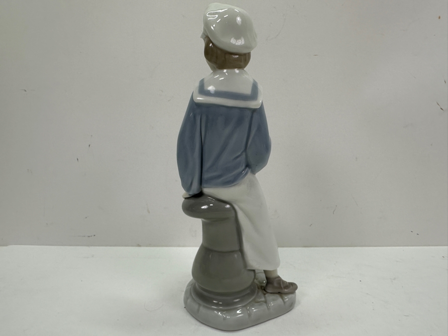 Lladro Porcelain Figurine Boy With Yacht 4810 9H [Photo 5]
