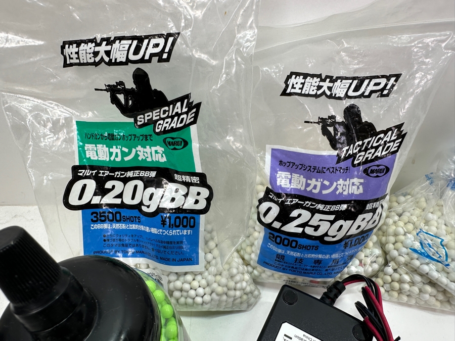 Japanese Tokyo Marui Colt M4A1 Carbine Cal. 5.56mm Airsoft Rifle With Helmet & Accessories [Photo 13]