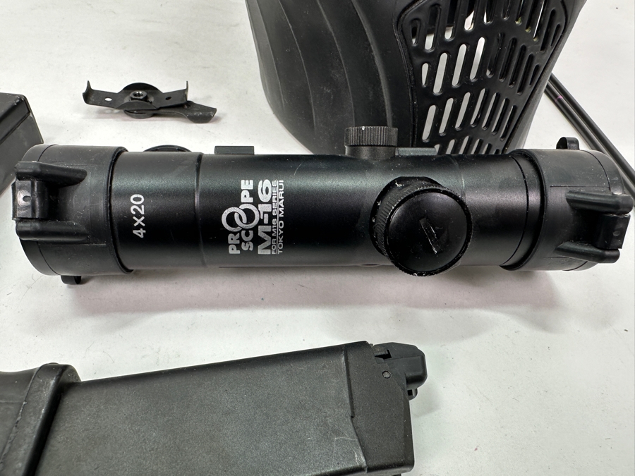 Japanese Tokyo Marui Colt M4A1 Carbine Cal. 5.56mm Airsoft Rifle With Helmet & Accessories [Photo 9]