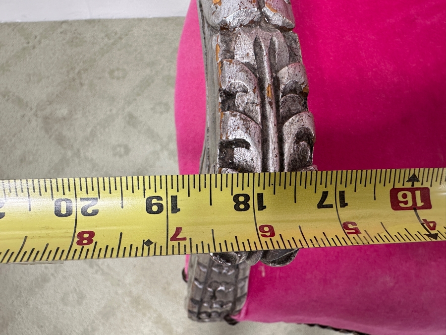 Tufted Back Bar Stools Armchairs 29.5'H Seat X 19'W X 51'H [Photo 6]