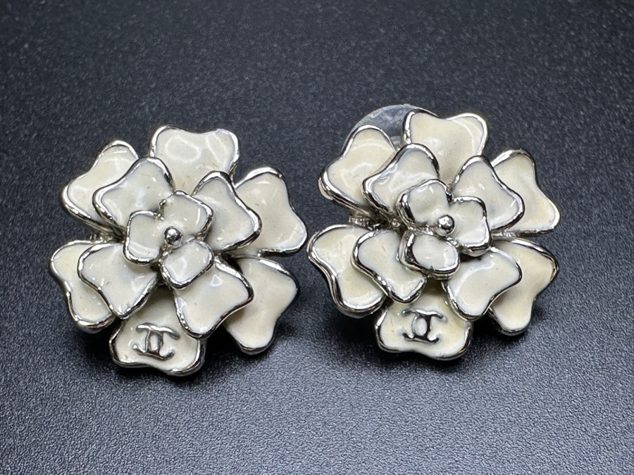 Faux Channel Earrings [Photo 2]