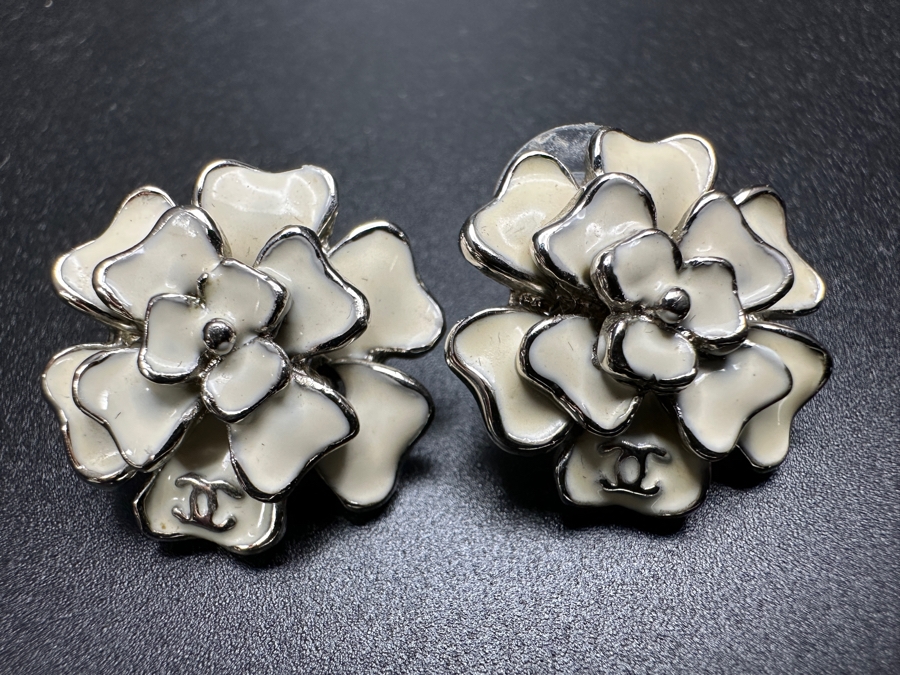 Faux Channel Earrings [Photo 3]