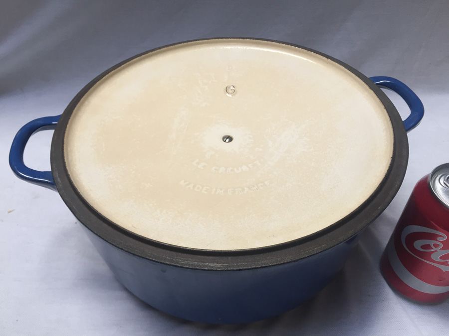 Blue Le Creuset Pot with Lid - Made in France - G 7 1/4 Quart Round Dutch Oven [Photo 7]