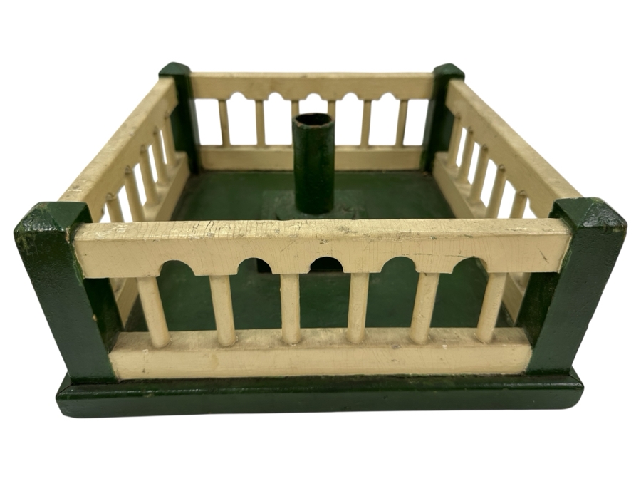 Antique Wooden Fence Christmas Tree Stand 13.25'x13.25' [Photo 1]
