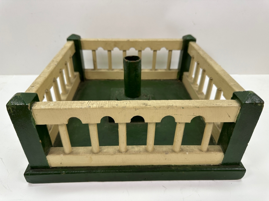 Antique Wooden Fence Christmas Tree Stand 13.25'x13.25' [Photo 2]