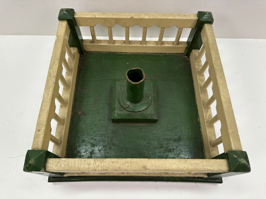 Antique Wooden Fence Christmas Tree Stand 13.25'x13.25' [Photo 6]