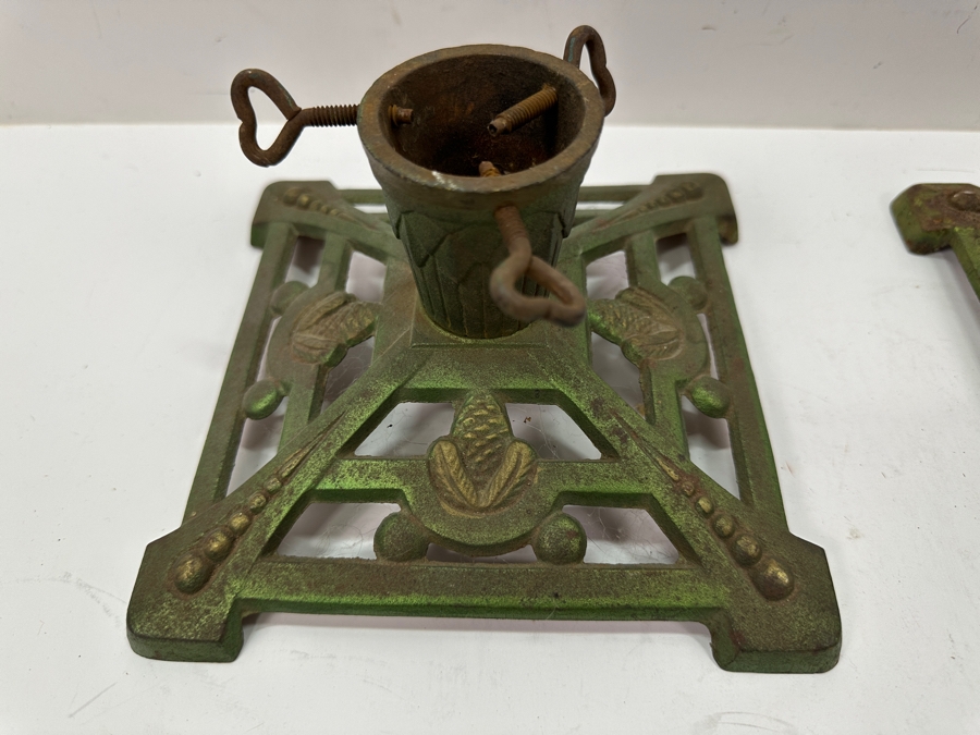Lot of (4) Antique Cast Iron Christmas Tree Stands 7'W and 10'W [Photo 8]