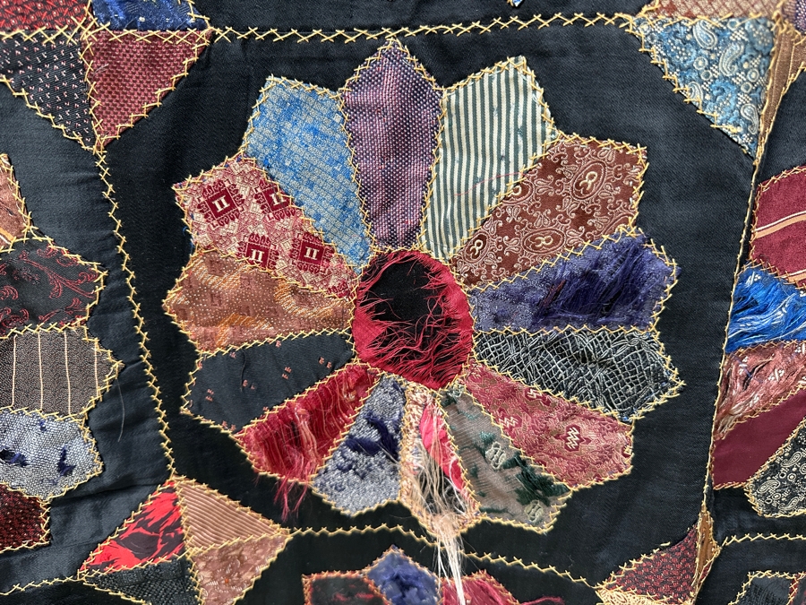 Vintage Handmade Quilt 51 X 72 [Photo 4]