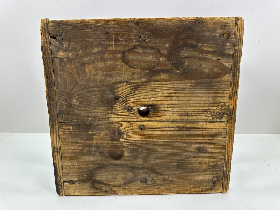 Antique Wooden Fence Christmas Tree Stand 14.5'W x14'D x 6'H [Photo 7]