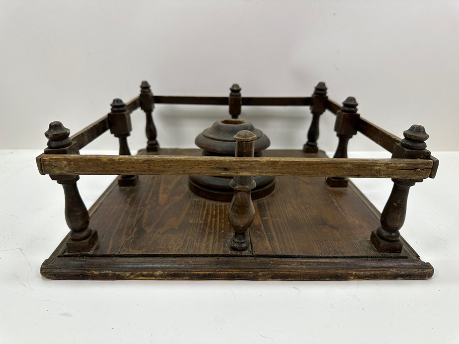 Antique Wooden Fence Christmas Tree Stand 14.5'W x14'D x 6'H [Photo 3]