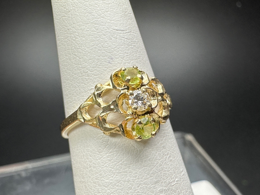 14k Gold Diamond Ring With 2.3mm Round Brilliant Diamond & (2) 2.3mm Peridot Size 5.5 1.5g Retails $400 [Photo 3]