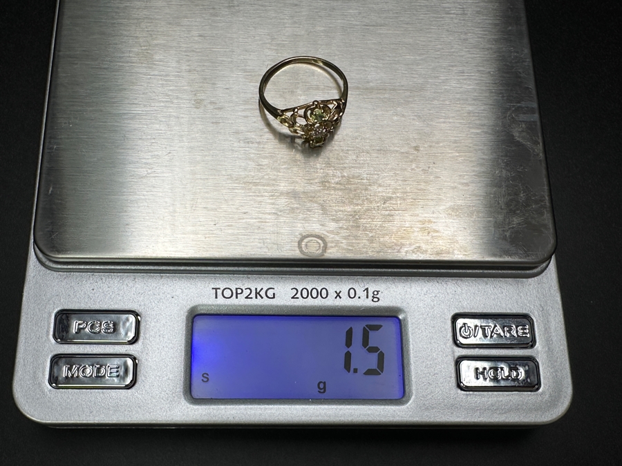 14k Gold Diamond Ring With 2.3mm Round Brilliant Diamond & (2) 2.3mm Peridot Size 5.5 1.5g Retails $400 [Photo 11]