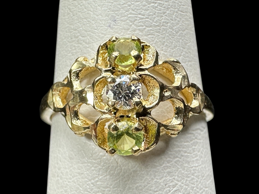 14k Gold Diamond Ring With 2.3mm Round Brilliant Diamond & (2) 2.3mm Peridot Size 5.5 1.5g Retails $400
