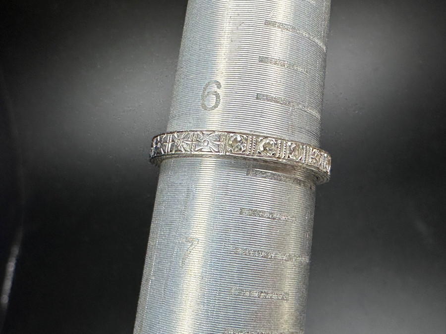 18k Gold Diamond Ring Set With (5) 1.2mm Single Cut Diamonds Est. .05cttw Size 6.5 2.2g Retails $500 [Photo 6]