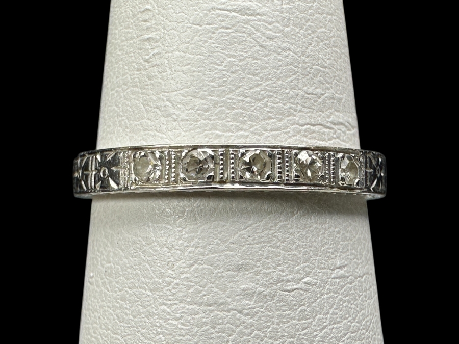 18k Gold Diamond Ring Set With (5) 1.2mm Single Cut Diamonds Est. .05cttw Size 6.5 2.2g Retails $500