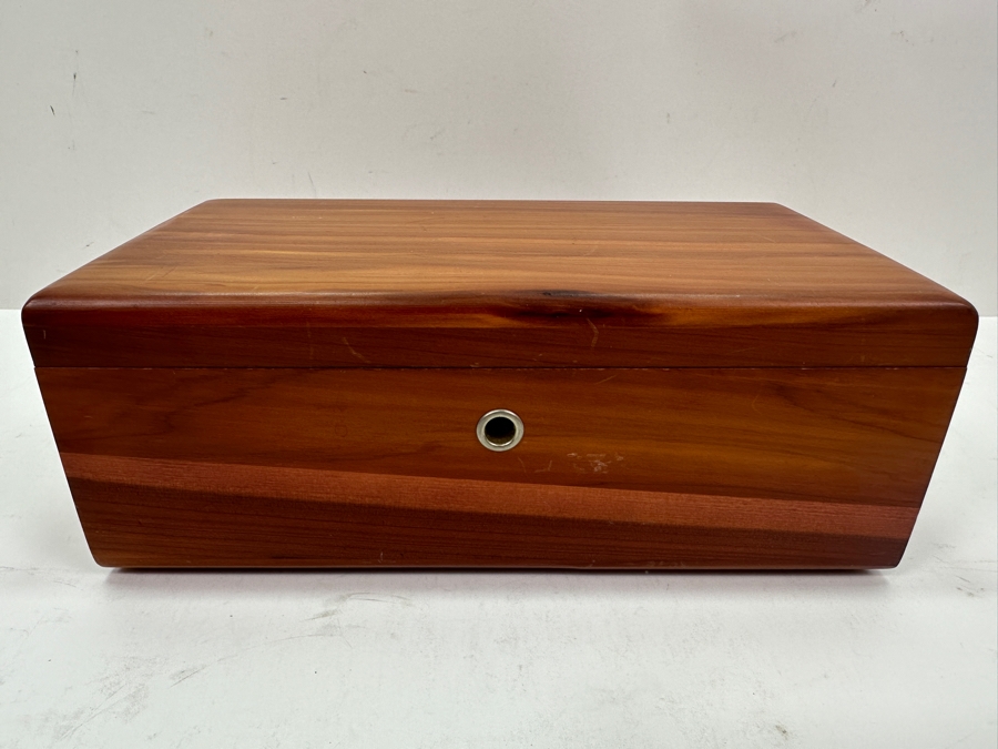 Lane Wooden Salesman Sample Cedar Chest Box 9'W x 5'D x 3.25'H [Photo 3]