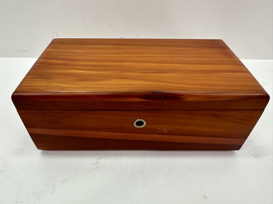 Lane Wooden Salesman Sample Cedar Chest Box 9'W x 5'D x 3.25'H [Photo 4]