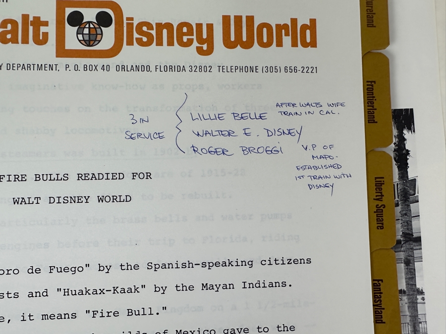 Walt Disney World Guest Relations Binder Filled With Information On Walt Disney World Including Park Maps [Photo 13]