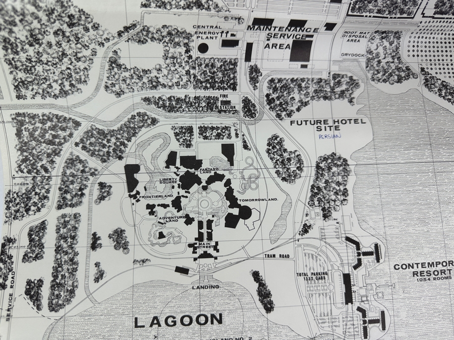 Walt Disney World Guest Relations Binder Filled With Information On Walt Disney World Including Park Maps [Photo 37]