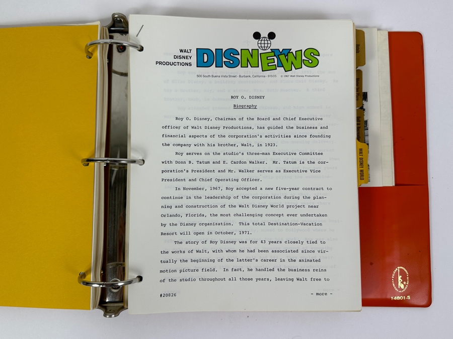 Walt Disney World Guest Relations Binder Filled With Information On Walt Disney World Including Park Maps [Photo 6]