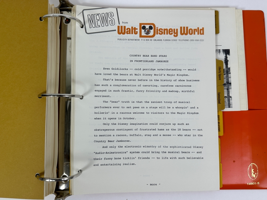 Walt Disney World Guest Relations Binder Filled With Information On Walt Disney World Including Park Maps [Photo 15]