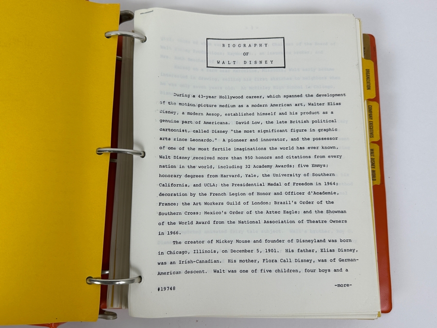 Walt Disney World Guest Relations Binder Filled With Information On Walt Disney World Including Park Maps [Photo 4]