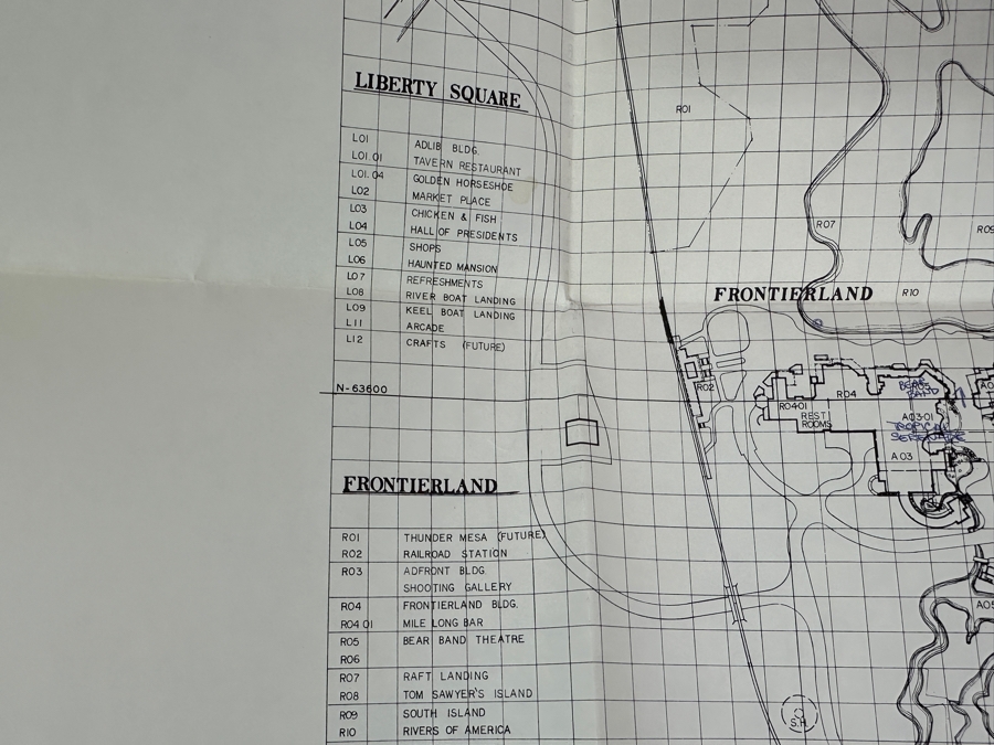 Walt Disney World Guest Relations Binder Filled With Information On Walt Disney World Including Park Maps [Photo 26]