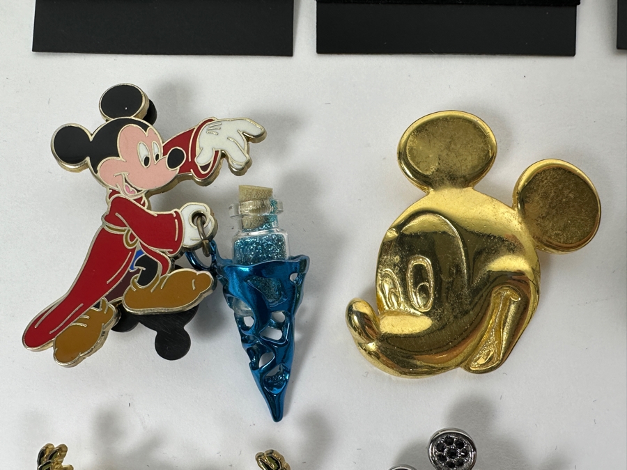 Just Added - (19) Vintage Disney Trading Pins [Photo 7]