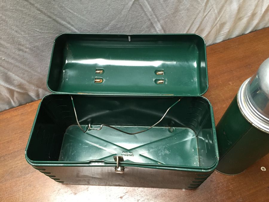 Vintage Green Lunch Box with Glass Lined Thermos [Photo 10]