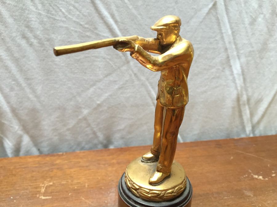 LIONS 1940 Man with Rifle Trophy [Photo 2]