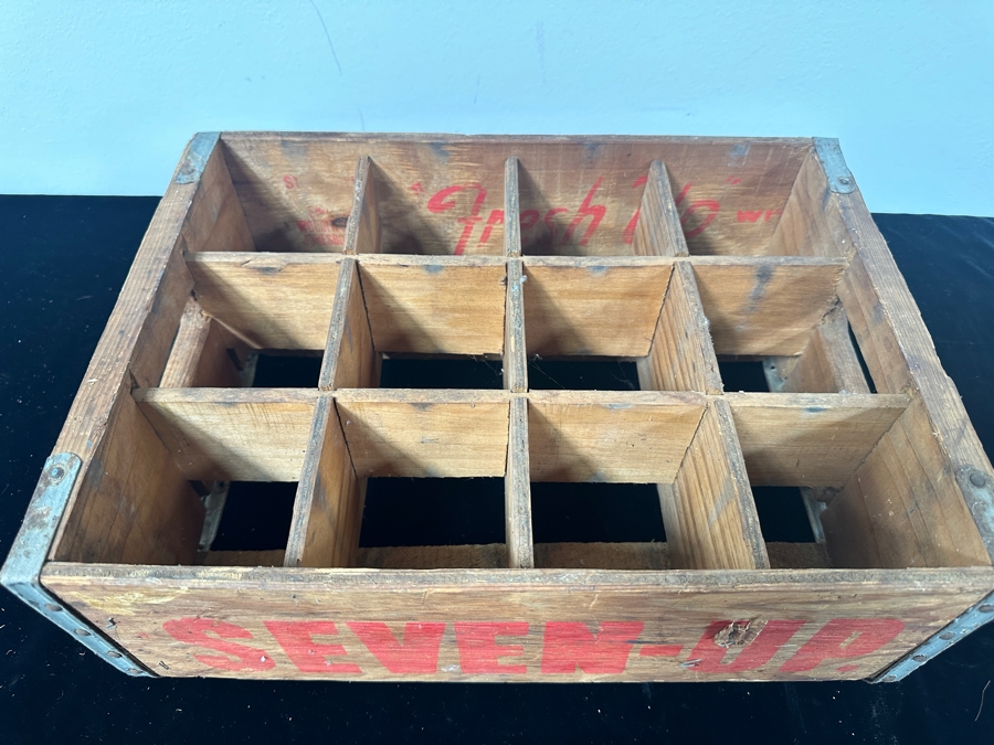 Vintage Wooden Seven-Up Advertising Crate - Missing Bottom Wood Piece 16.5 X 12 X 6 [Photo 2]