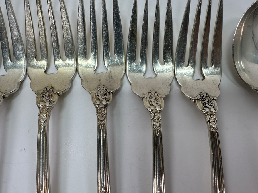 Lunt Sterling Silver Flatware Service For Six Eloquence Pattern - Sterling Silver Weighs 1,387g Plus An Additional 453g Of Knives - Sterling Silver Melt Value $1,578 [Photo 9]