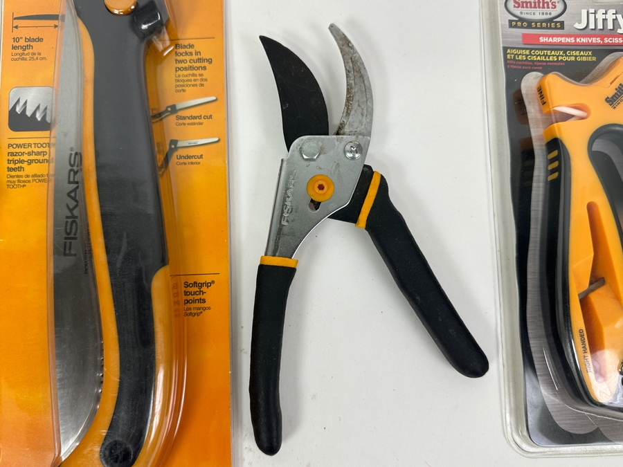 FISKARS Trimmer, Power Tooth Folding Saw, Pruning Shears & Knife Sharpener [Photo 4]