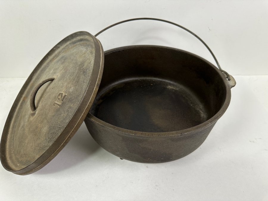 Lodge Cast Iron Camp Dutch Oven With Handle 3-Footed No. 12 14'W X 7'H [Photo 5]
