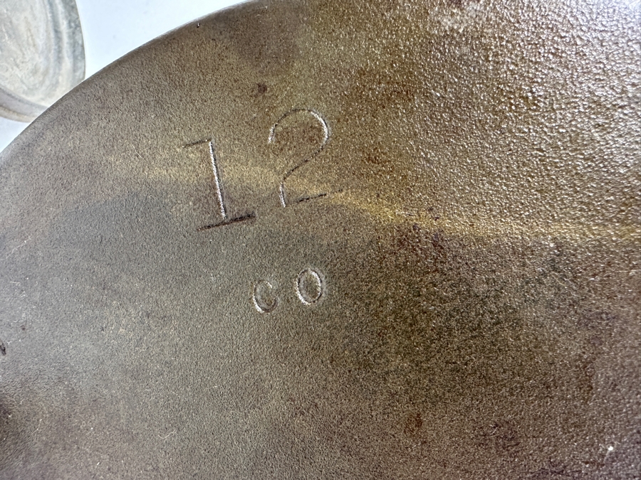 Lodge Cast Iron Camp Dutch Oven With Handle 3-Footed No. 12 14'W X 7'H [Photo 8]