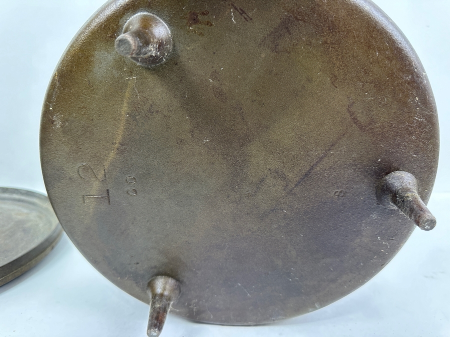 Lodge Cast Iron Camp Dutch Oven With Handle 3-Footed No. 12 14'W X 7'H [Photo 7]