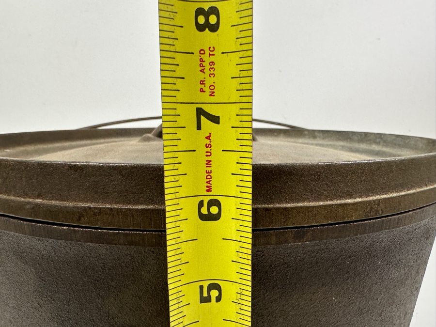 Lodge Cast Iron Camp Dutch Oven With Handle 3-Footed No. 12 14'W X 7'H [Photo 10]