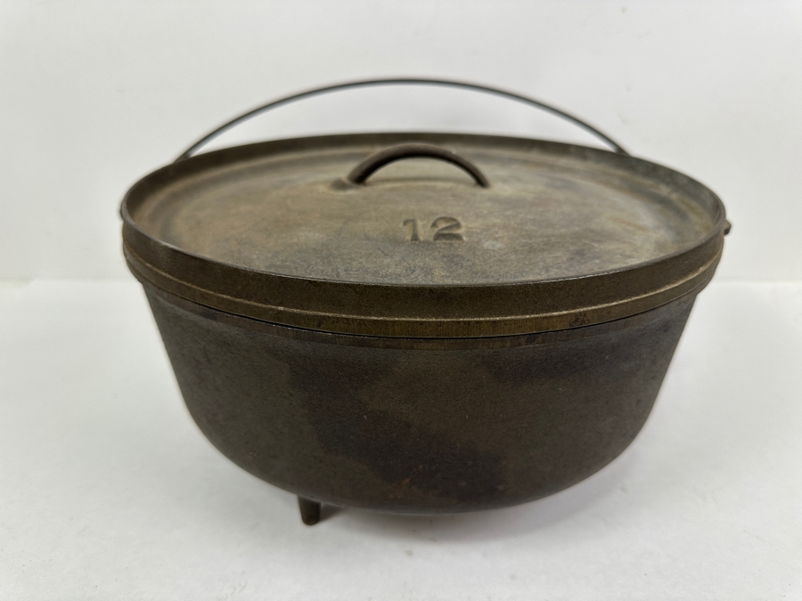 Lodge Cast Iron Camp Dutch Oven With Handle 3-Footed No. 12 14'W X 7'H [Photo 3]
