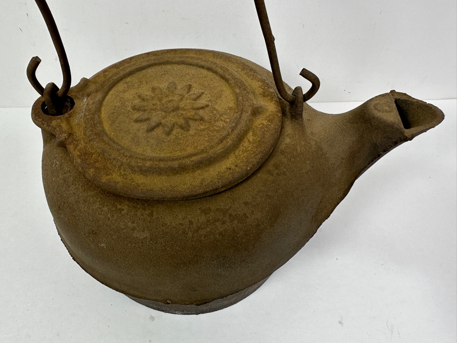 Antique Cast Iron Teapot Kettle 11'W [Photo 4]