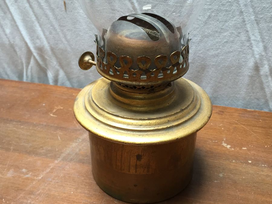 Vintage Brass Kerosene Oil Lamp with Glass Chimney [Photo 9]
