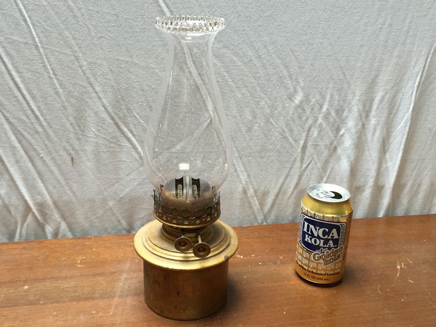 Vintage Brass Kerosene Oil Lamp with Glass Chimney [Photo 1]