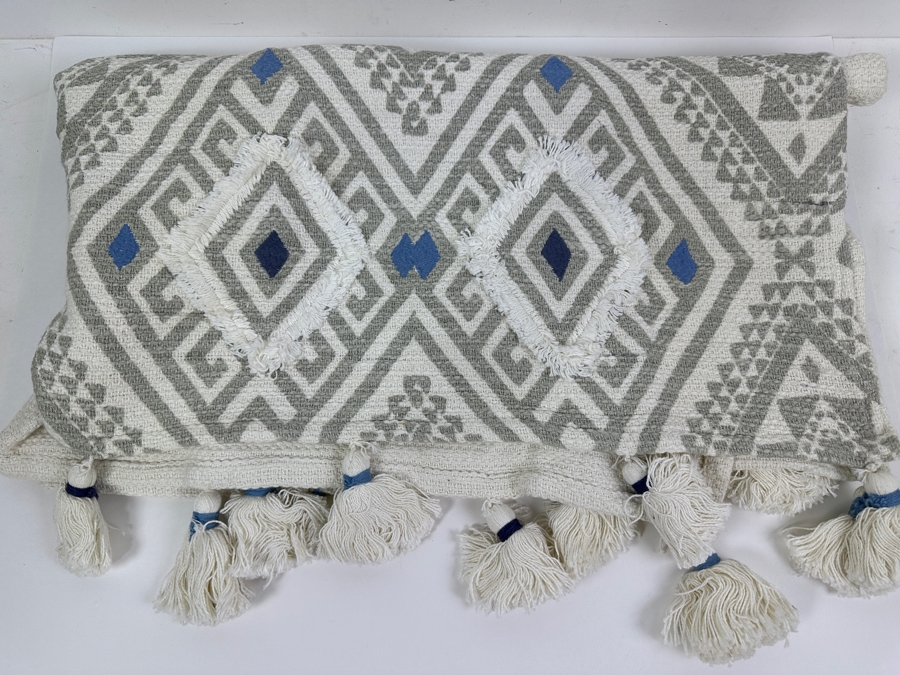 Just Added - New White and Gray Cotton Throw Blanket with Tassels 66' x 48' [Photo 3]