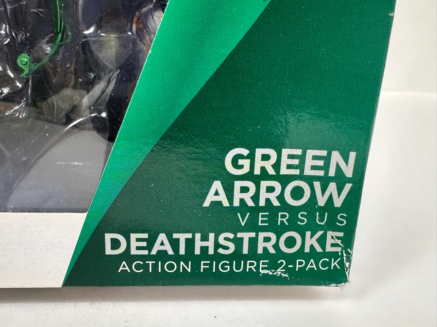 DC Collectibles Green Arrow Action Figure Two-Pack & Green Arrow Versus Deathstroke Action Figure 2-Pack [Photo 10]