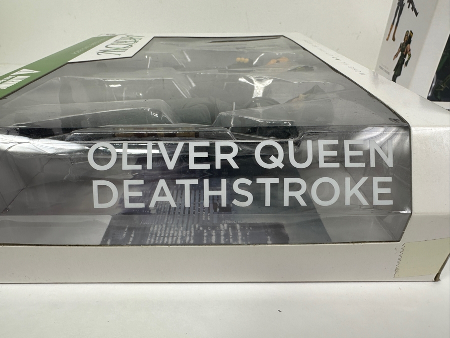 DC Collectibles Green Arrow Action Figure Two-Pack & Green Arrow Versus Deathstroke Action Figure 2-Pack [Photo 4]