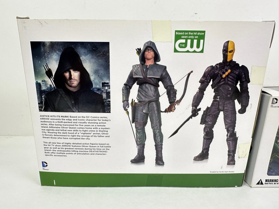 DC Collectibles Green Arrow Action Figure Two-Pack & Green Arrow Versus Deathstroke Action Figure 2-Pack [Photo 5]