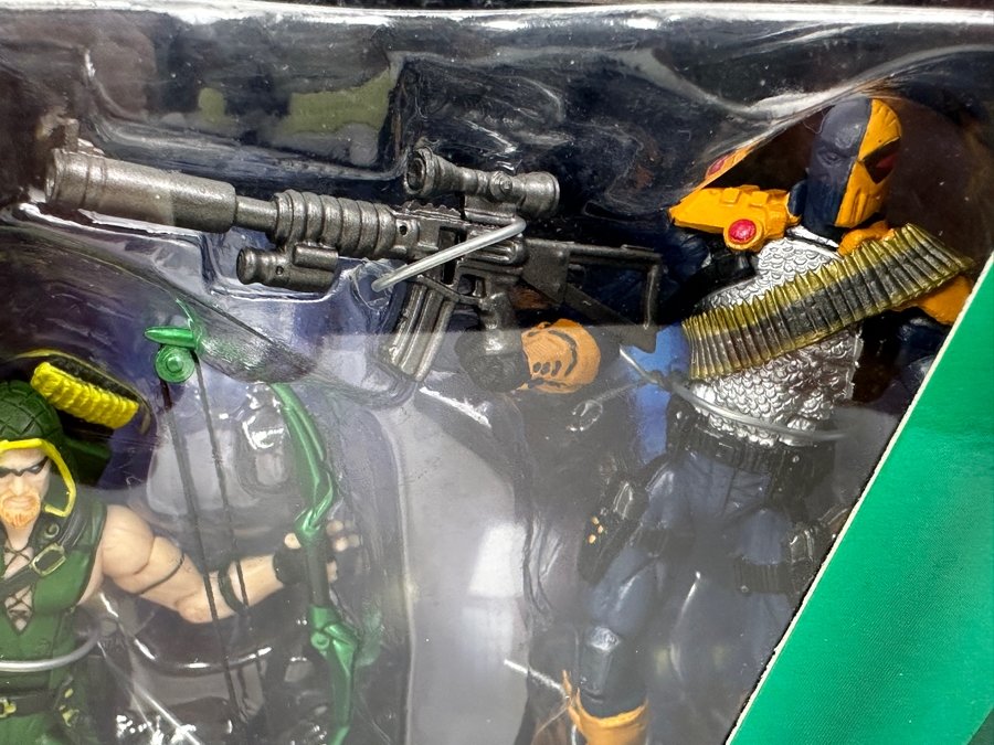 DC Collectibles Green Arrow Action Figure Two-Pack & Green Arrow Versus Deathstroke Action Figure 2-Pack [Photo 8]