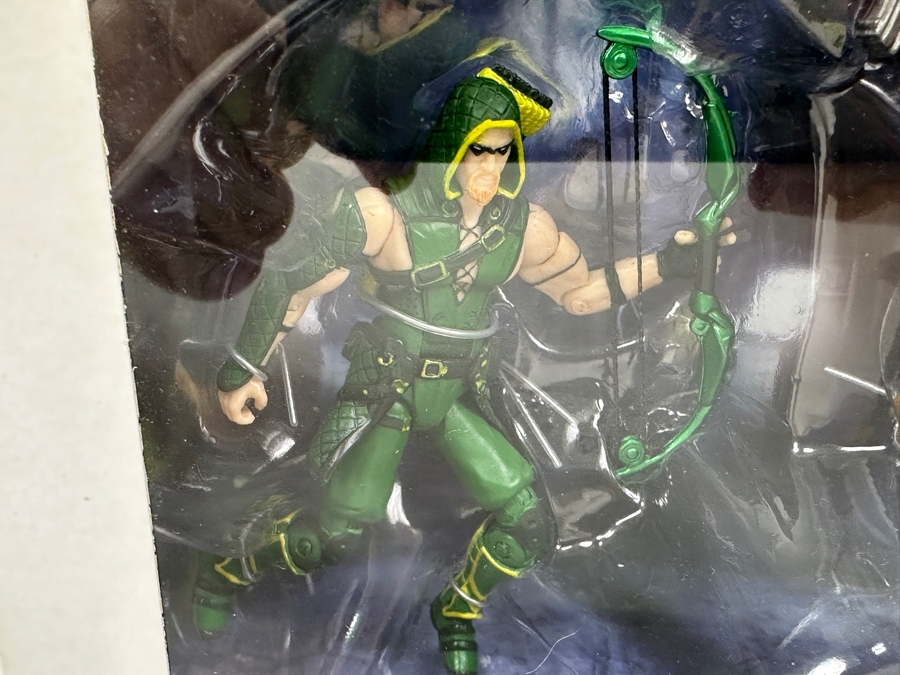 DC Collectibles Green Arrow Action Figure Two-Pack & Green Arrow Versus Deathstroke Action Figure 2-Pack [Photo 9]