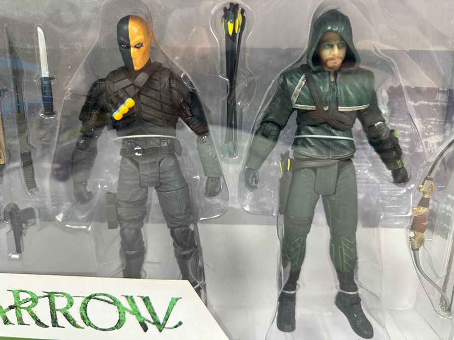 DC Collectibles Green Arrow Action Figure Two-Pack & Green Arrow Versus Deathstroke Action Figure 2-Pack [Photo 3]