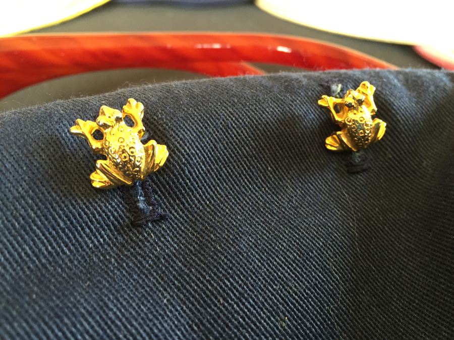 Vintage Handbag with Multiple Button On Designs - Frog Buttons [Photo 13]