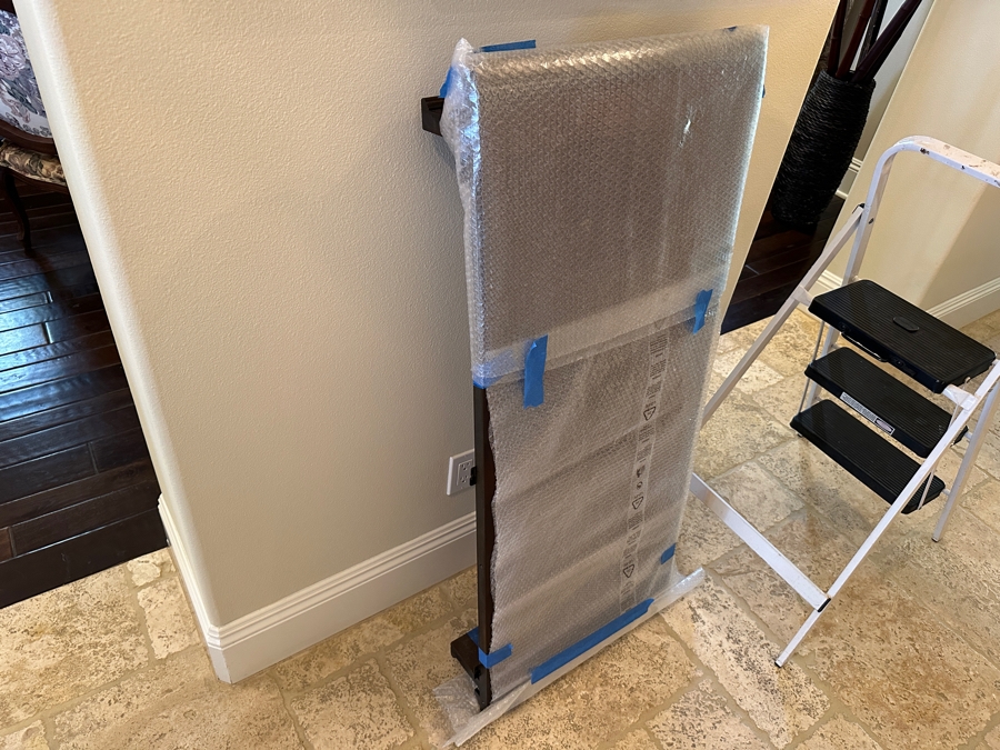 Lexington Home Dining Table And (8) Chairs 74L x 48W x 30H Plus (2) 20' Leaves [Photo 20]